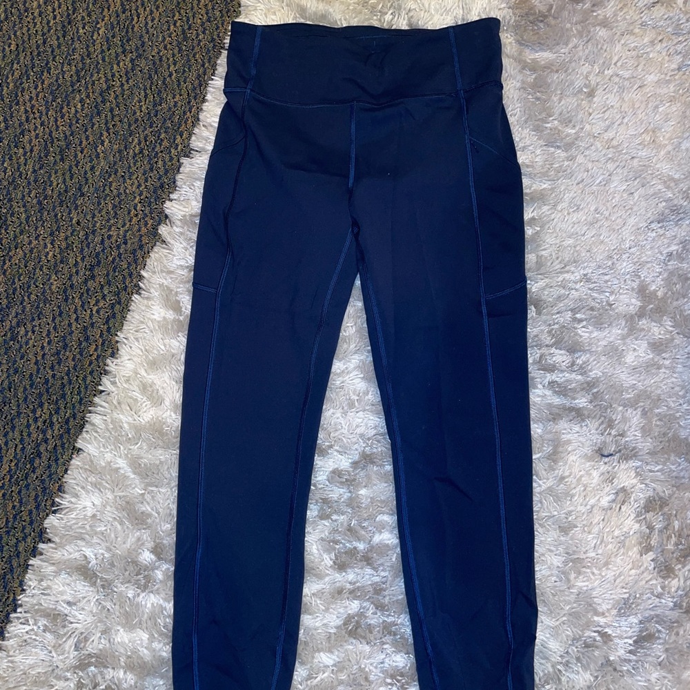 Cropped Lululemon leggings navy size 6